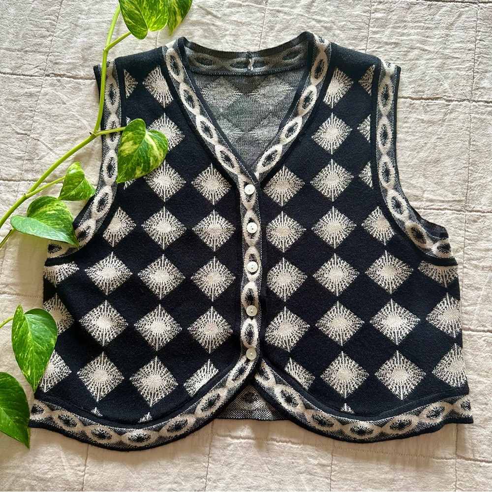 🌸 Sweater Vest
